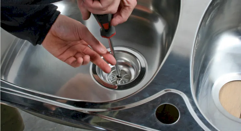 10 Steps to Install a Kitchen Sink Drain
