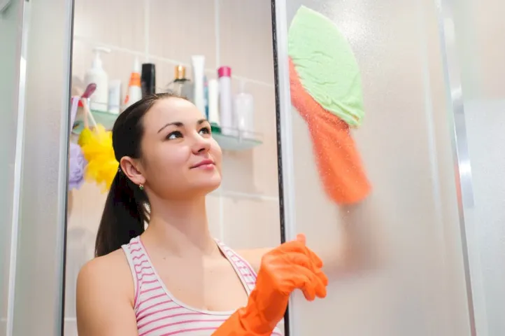 11 Tips to Remove Soap Scum from Shower Doors