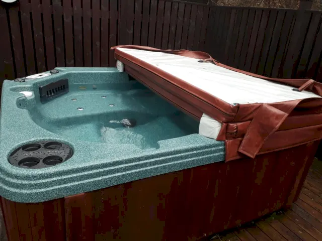17 Homemade Hot Tub Cover Plans You Can DIY Easily