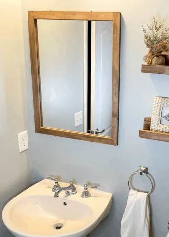 ¿Cómo hacer un marco de espejo de baño de bricolaje? 