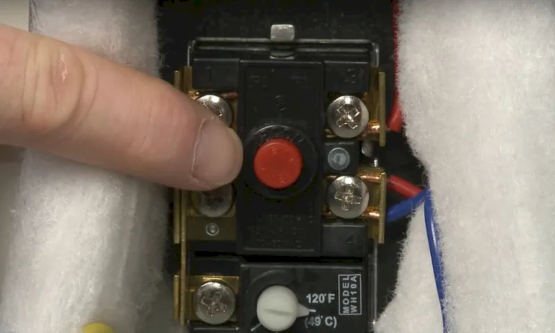 Cómo solucionar problemas con el termostato de su calentador de agua eléctrico