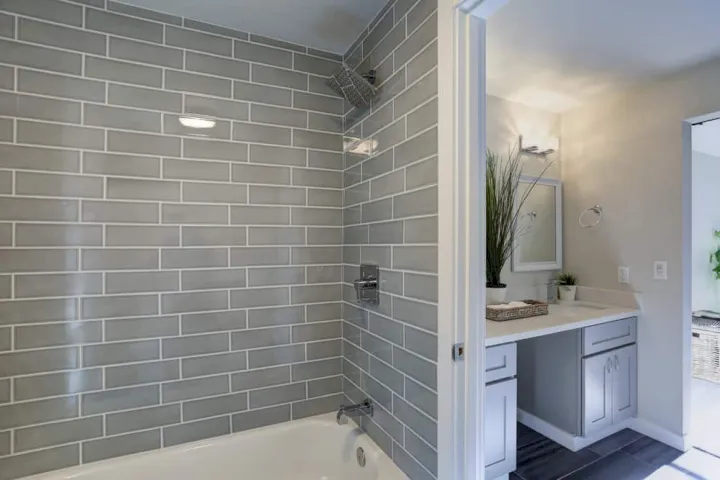 Cuidado de los azulejos en el cuarto de baño
