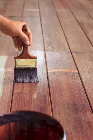 pintar pisos de madera
