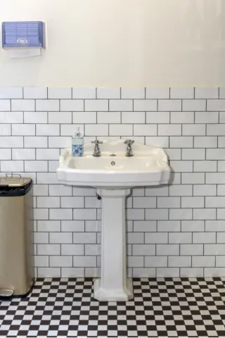 lavabo bajo