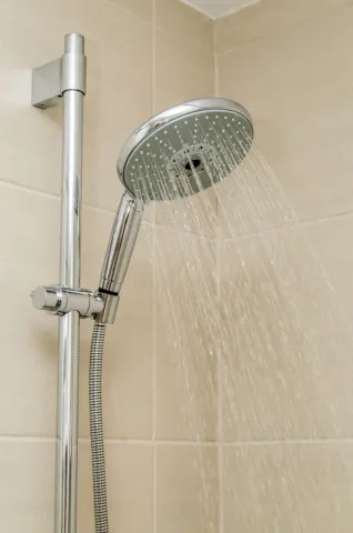 ¿Cuál es la altura óptima para un cabezal de ducha? 