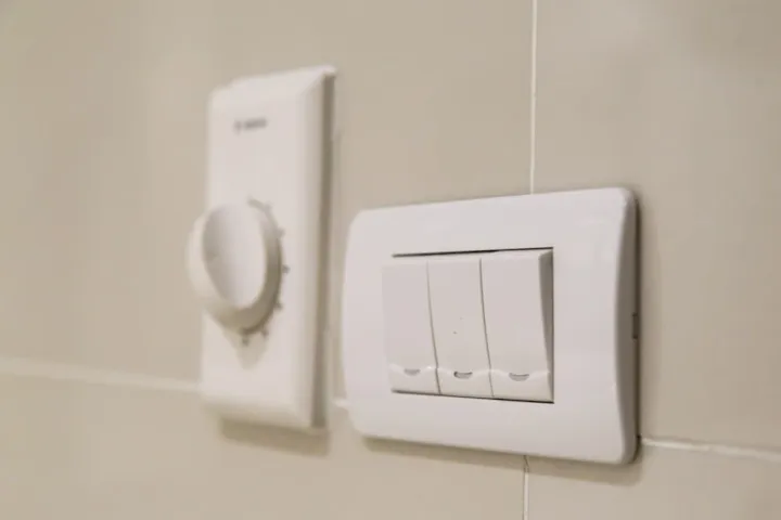 interruptor de luz de baño