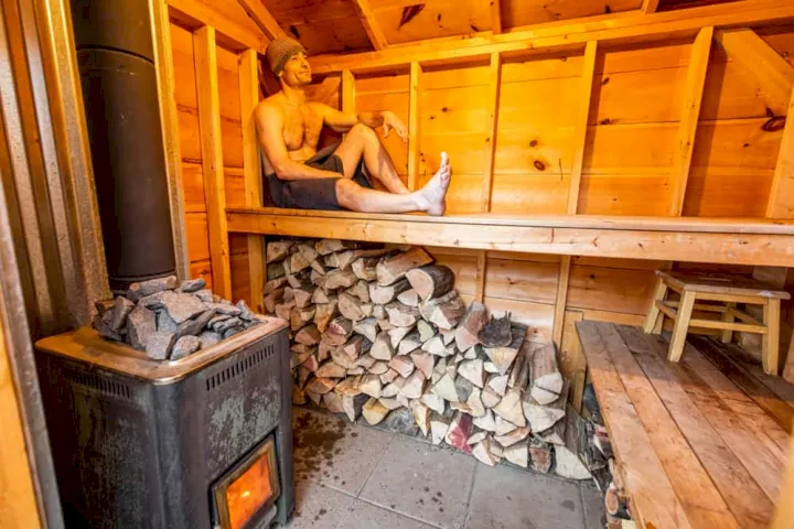 ¿Cuánto tiempo lleva sentarse en la sauna? 